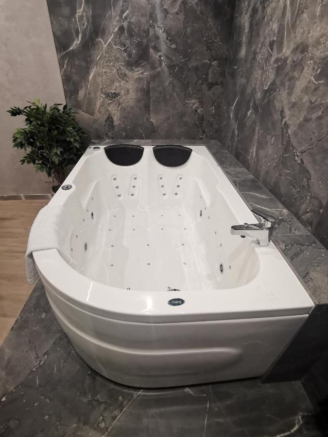 Jacuzzi Apartment Main Square Krakow Dış mekan fotoğraf