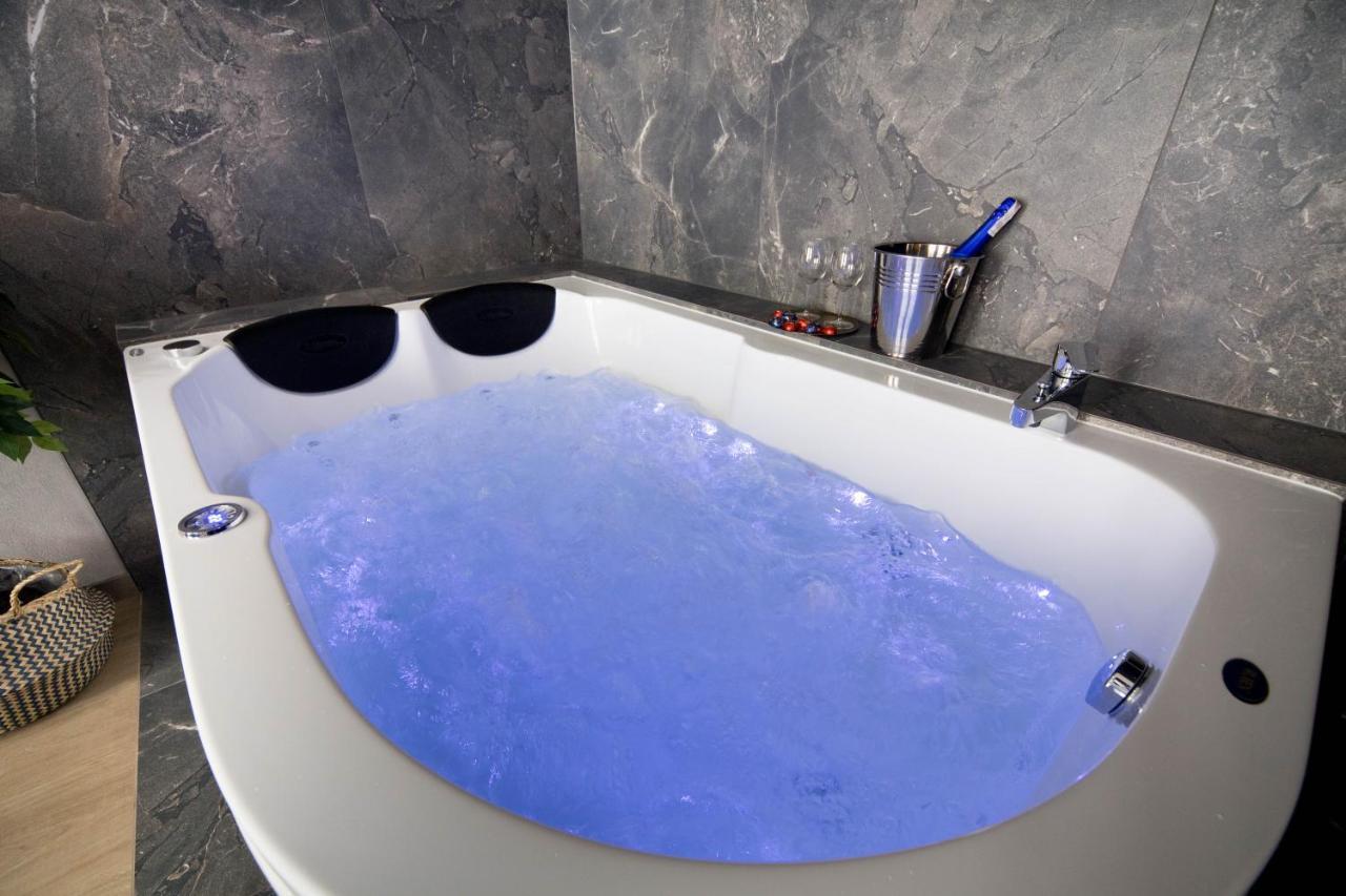 Jacuzzi Apartment Main Square Krakow Dış mekan fotoğraf
