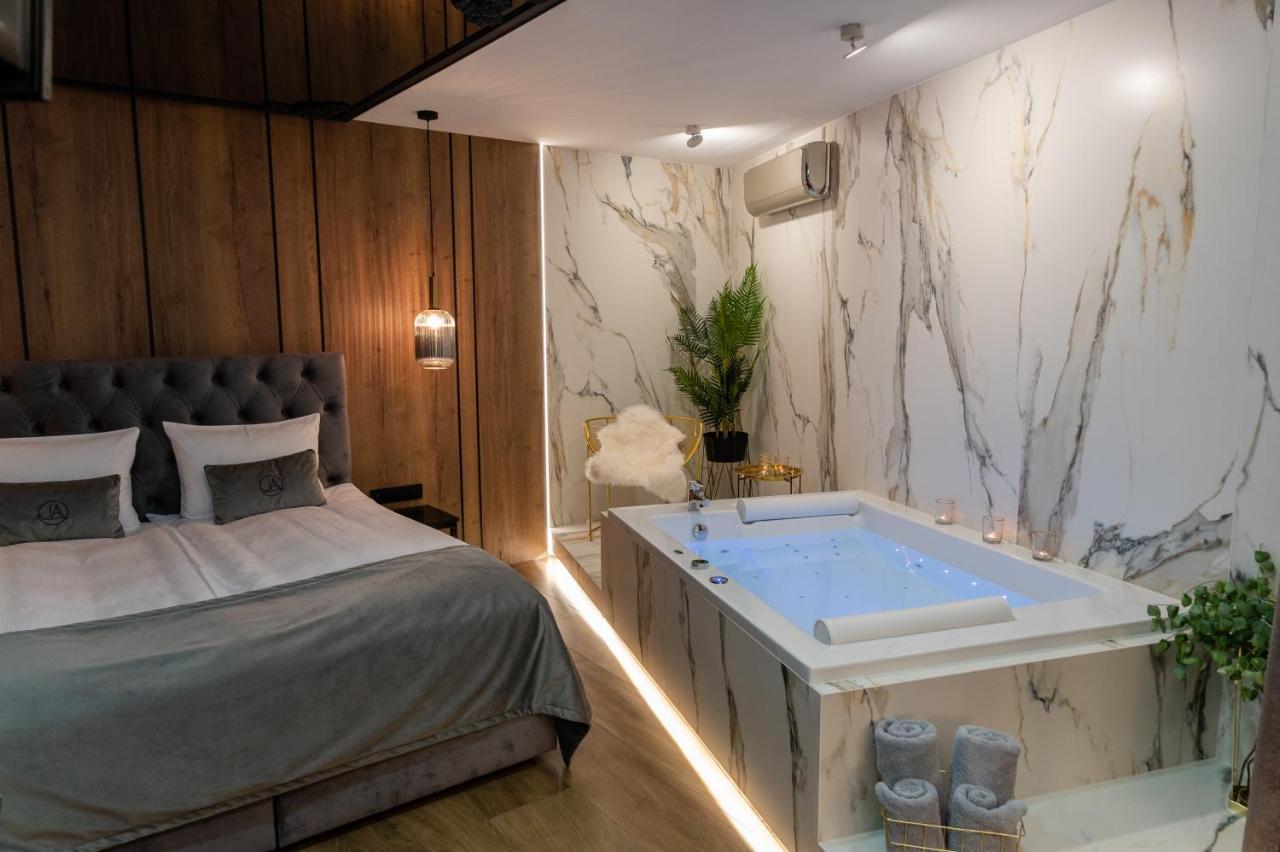 Jacuzzi Apartment Main Square Krakow Dış mekan fotoğraf